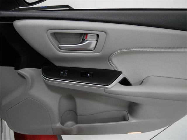 Photo of 2017 Blizzard Pearl Toyota Camry
