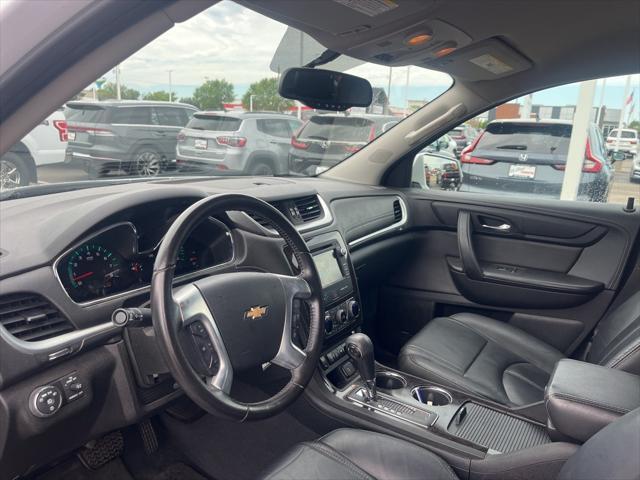 Photo of 2016 Iridescent Pearl Tricoat Chevrolet Traverse