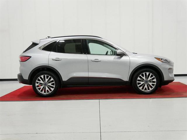 Photo of 2022 Iconic Silver Metallic Ford Escape