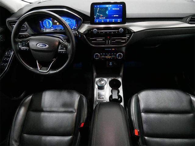 Photo of 2022 Iconic Silver Metallic Ford Escape