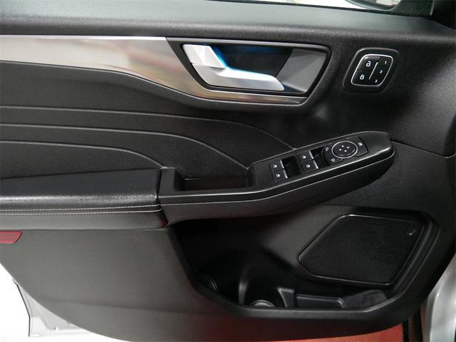Photo of 2022 Iconic Silver Metallic Ford Escape