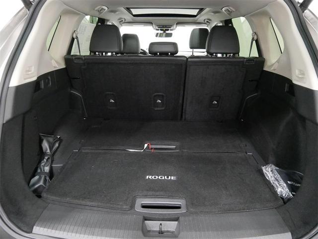 Photo of 2023 Champagne Silver Metallic Nissan Rogue