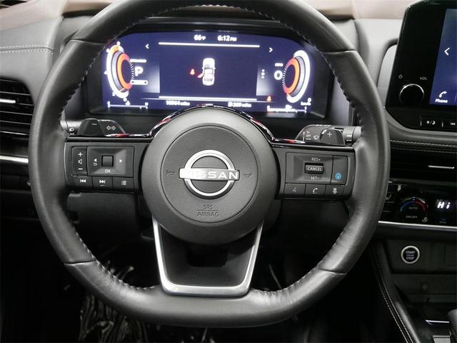Photo of 2023 Champagne Silver Metallic Nissan Rogue