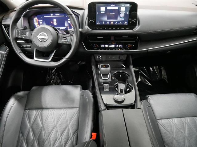Photo of 2023 Champagne Silver Metallic Nissan Rogue