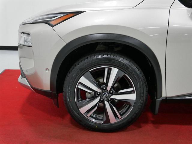 Photo of 2023 Champagne Silver Metallic Nissan Rogue