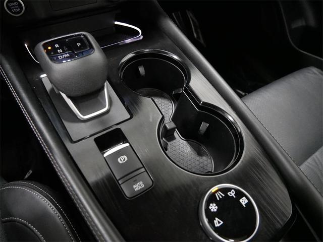 Photo of 2023 Champagne Silver Metallic Nissan Rogue