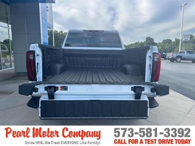 Photo of 2025 White GMC Sierra 2500