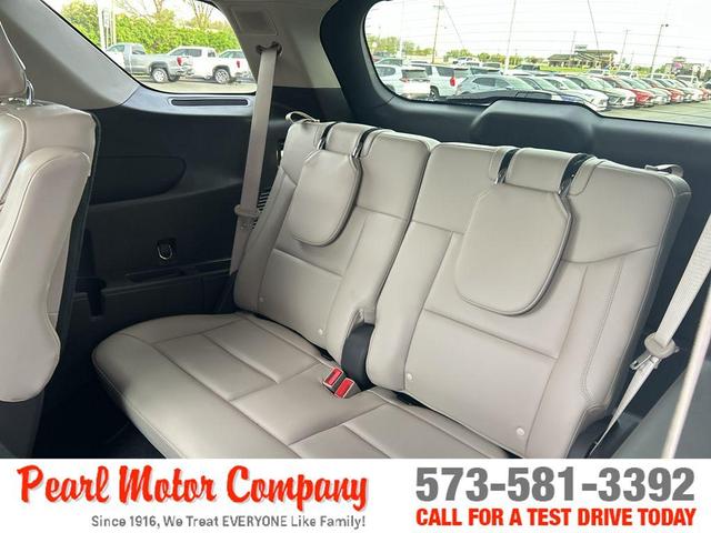 Photo of 2020 Star White Ford Explorer