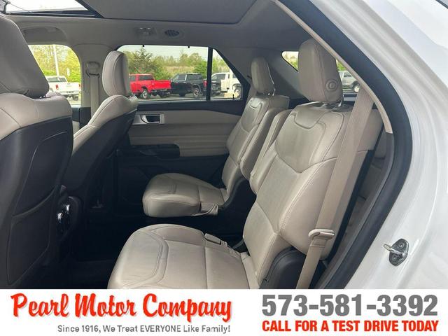 Photo of 2020 Star White Ford Explorer