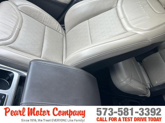 Photo of 2020 Star White Ford Explorer