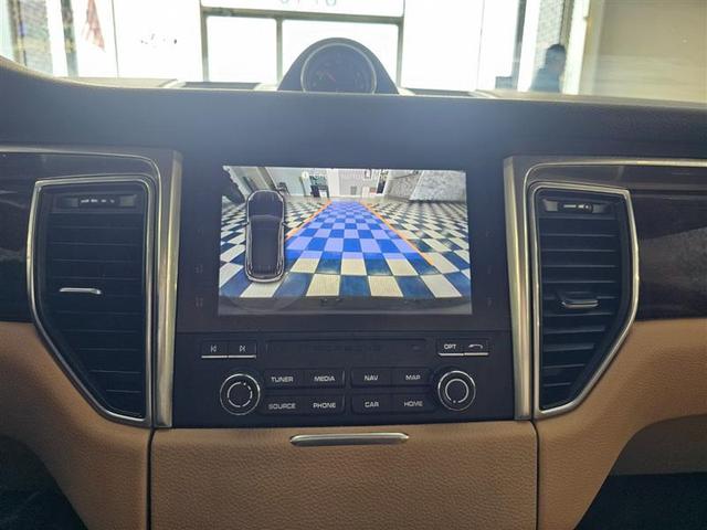 Photo of 2017 Blue Porsche Macan