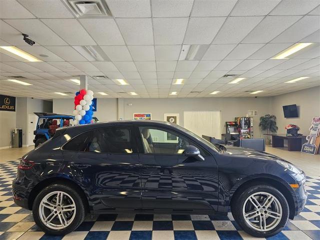Photo of 2017 Blue Porsche Macan
