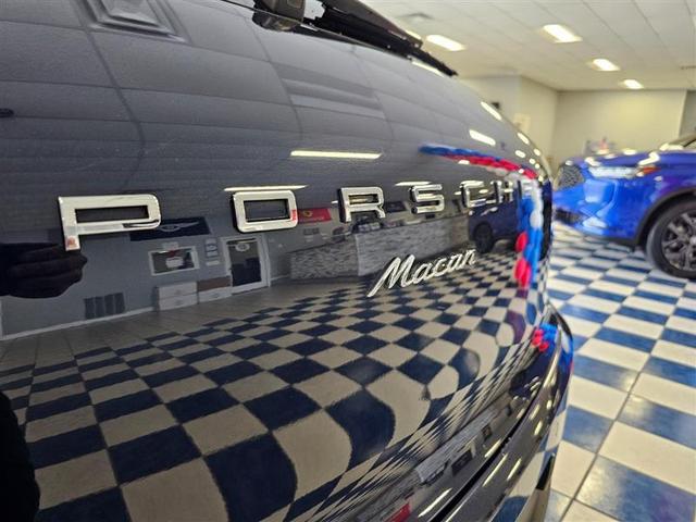 Photo of 2017 Blue Porsche Macan