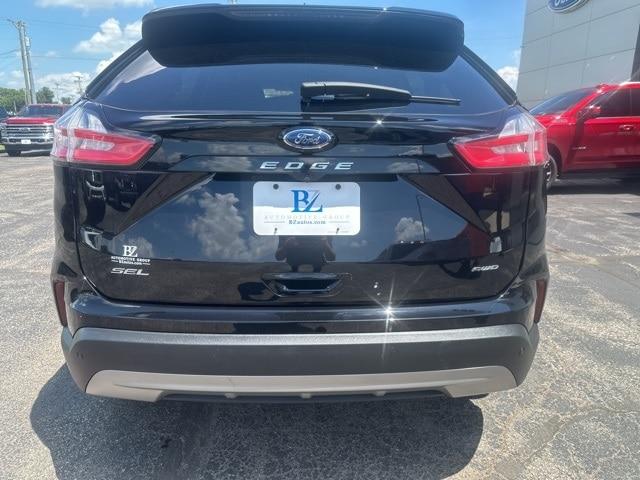 Photo of 2022 AGATE BLACK METALLIC Ford Edge