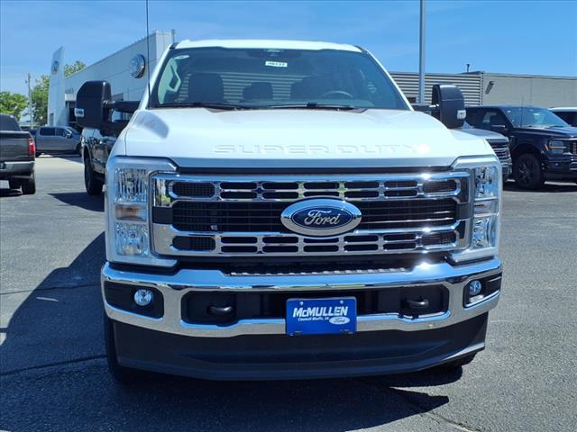 Photo of 2025 Oxford White Ford F-350