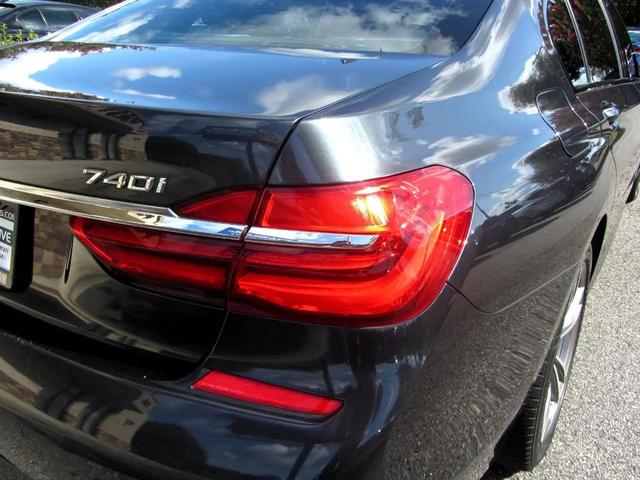 Photo of 2018 Gray BMW 740