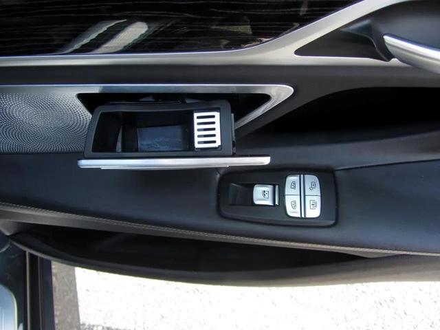 Photo of 2018 Gray BMW 740