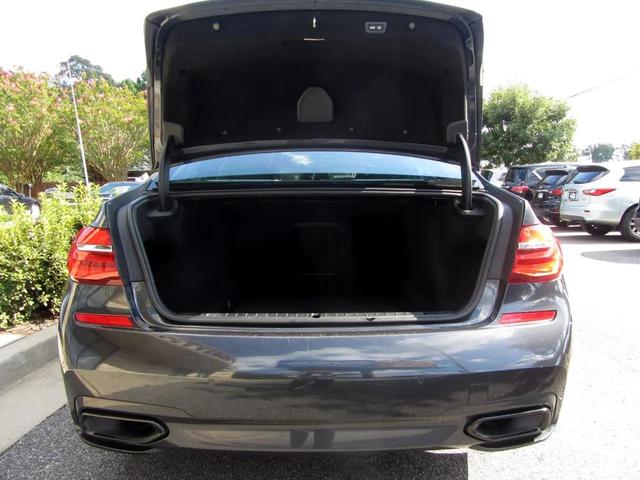 Photo of 2018 Gray BMW 740