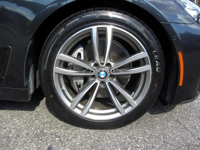 Photo of 2018 Gray BMW 740