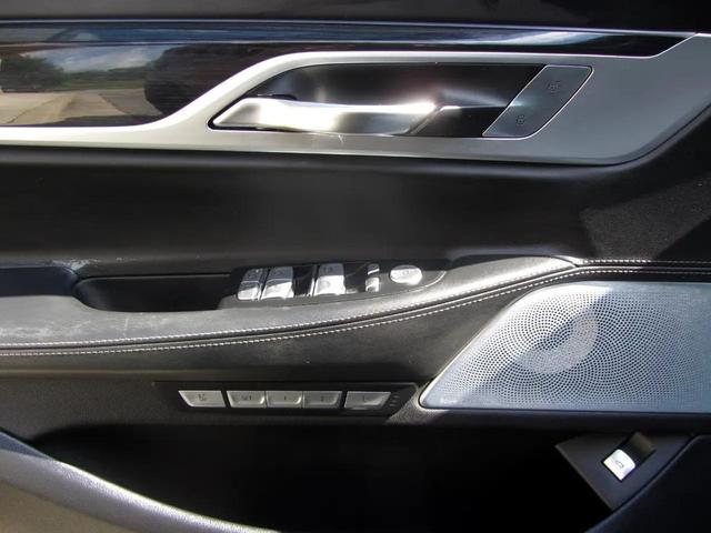 Photo of 2018 Gray BMW 740