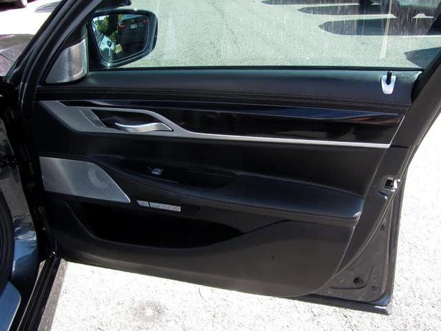 Photo of 2018 Gray BMW 740