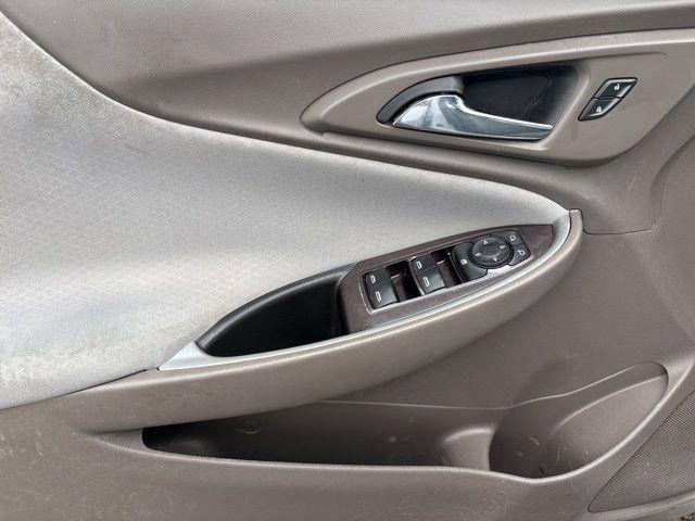 Photo of 2021 Summit White Chevrolet Malibu