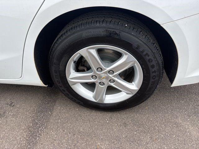 Photo of 2021 Summit White Chevrolet Malibu