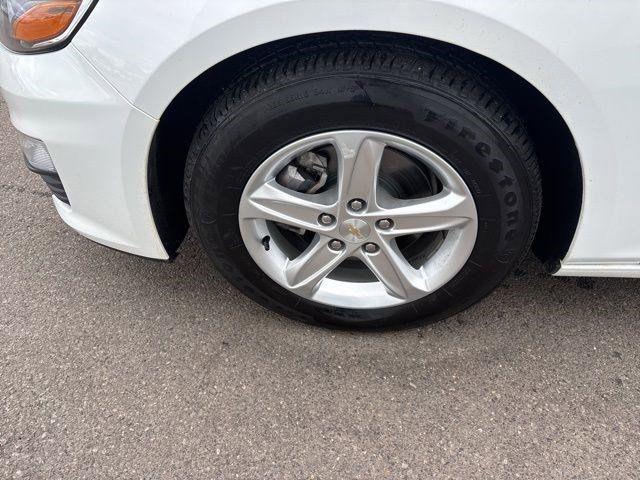 Photo of 2021 Summit White Chevrolet Malibu