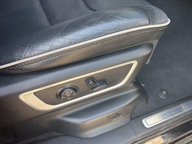 Photo of 2019 Diamond Black Crystal Pearlcoat RAM 1500
