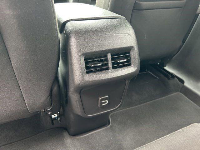 Photo of 2021 Silver Ice Metallic Chevrolet Equinox