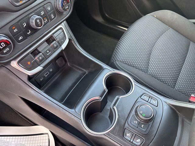 Photo of 2023 Summit White GMC Terrain