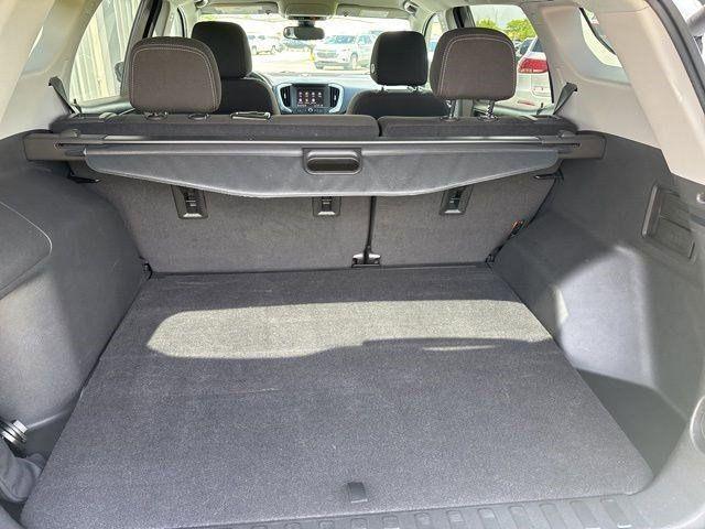 Photo of 2023 Summit White GMC Terrain