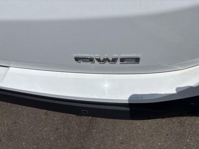 Photo of 2023 Summit White GMC Terrain