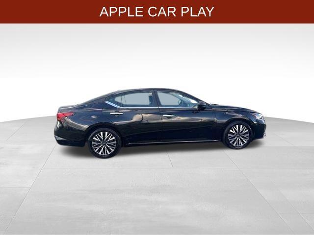 Photo of 2024 Super Black Nissan Altima