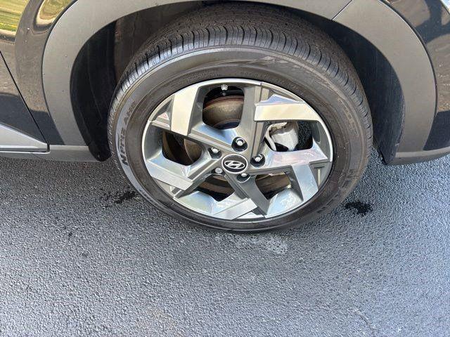 Photo of 2024 Onyx Black Hyundai VENUE