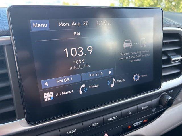 Photo of 2024 Onyx Black Hyundai VENUE