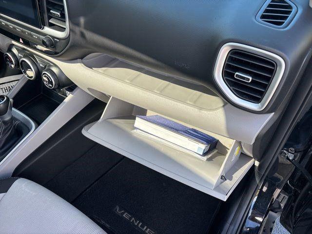 Photo of 2024 Onyx Black Hyundai VENUE