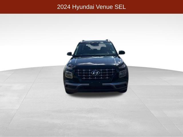Photo of 2024 Onyx Black Hyundai VENUE