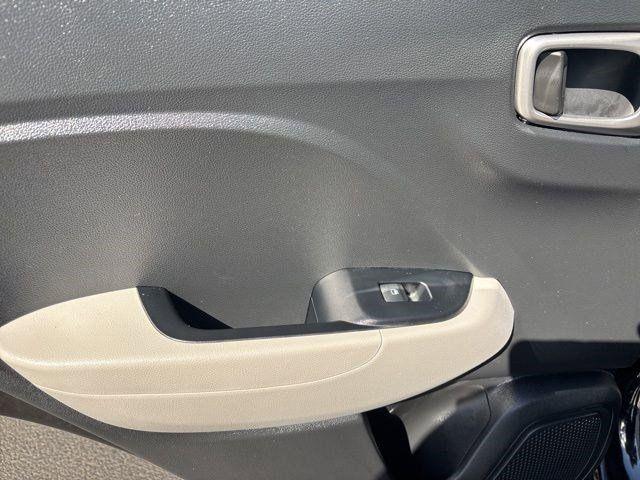 Photo of 2024 Onyx Black Hyundai VENUE