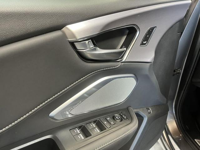 Photo of 2025 Liquid Carbon Metallic Acura RDX
