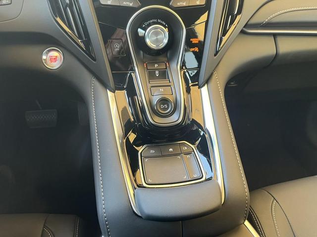 Photo of 2025 Platinum White Pearl Acura RDX