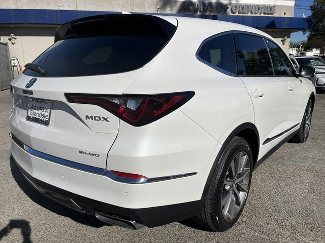 Photo of 2025 Platinum White Pearl Acura MDX