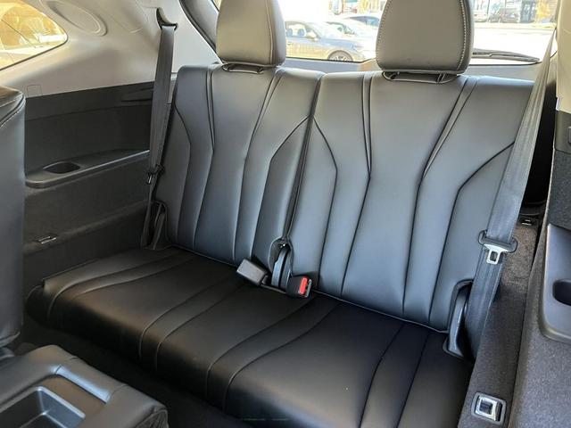 Photo of 2025 Platinum White Pearl Acura MDX