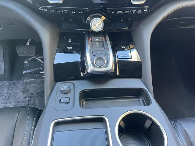 Photo of 2025 Platinum White Pearl Acura MDX