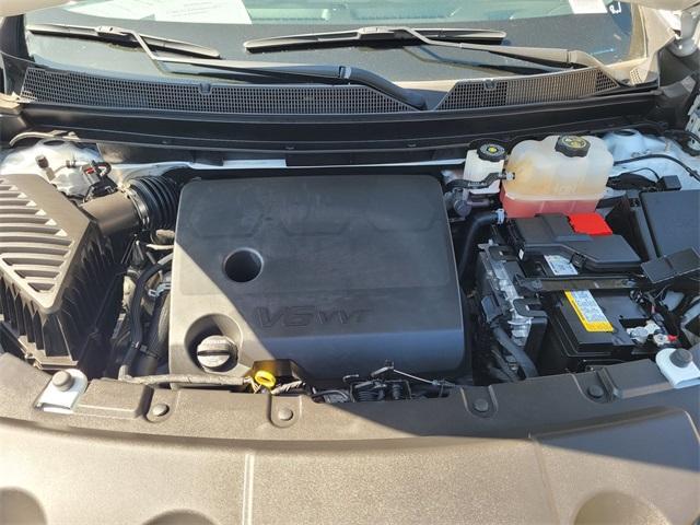 Photo of 2024 Summit White Chevrolet Traverse Limited