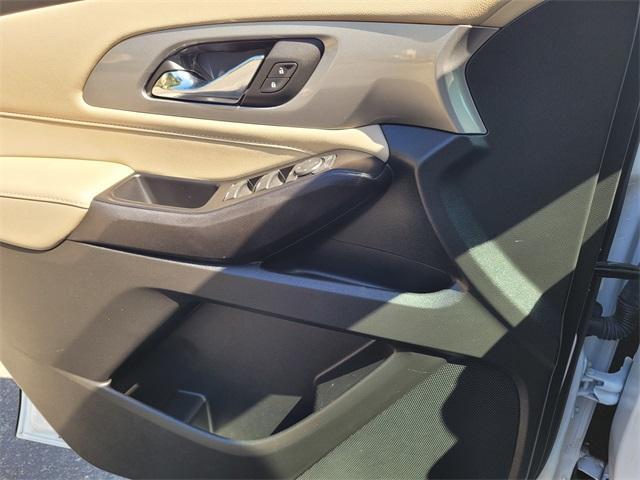 Photo of 2024 Summit White Chevrolet Traverse Limited