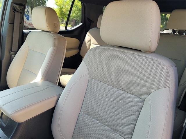 Photo of 2024 Summit White Chevrolet Traverse Limited