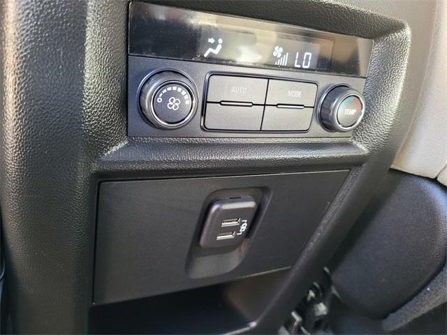 Photo of 2024 Summit White Chevrolet Traverse Limited