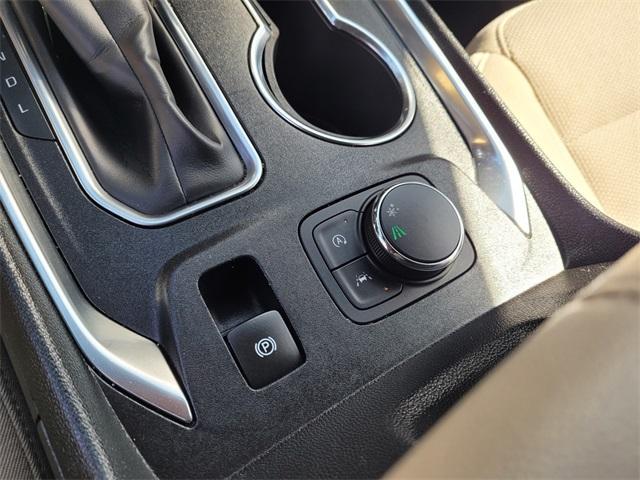Photo of 2024 Summit White Chevrolet Traverse Limited