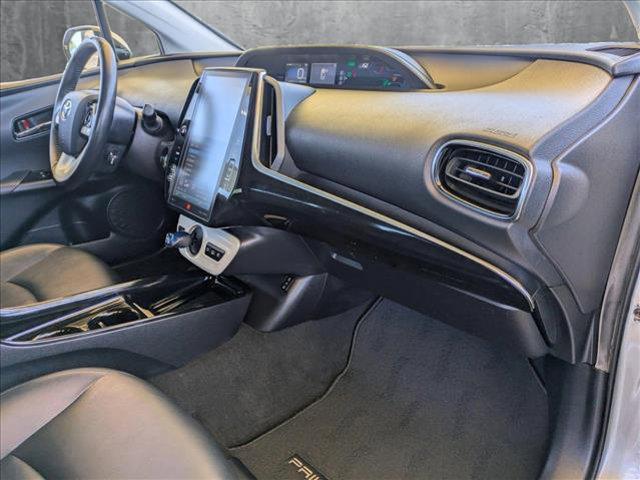 Photo of 2017 Classic Silver Metallic Toyota Prius Prime